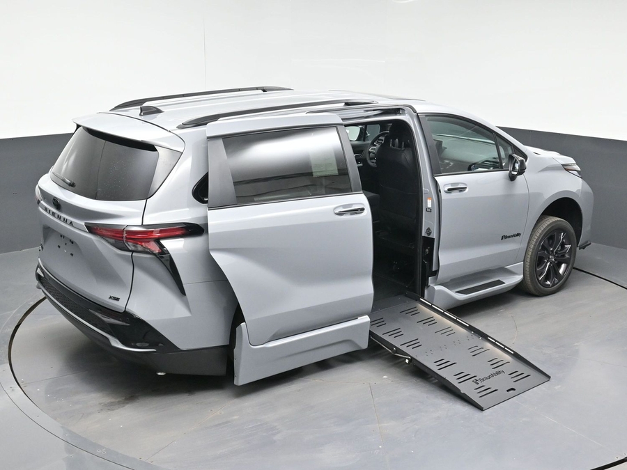 New 2026 Toyota Sienna Hybrid XSE Sport - BraunAbility Side Entry Fold Out Automatic Ramp