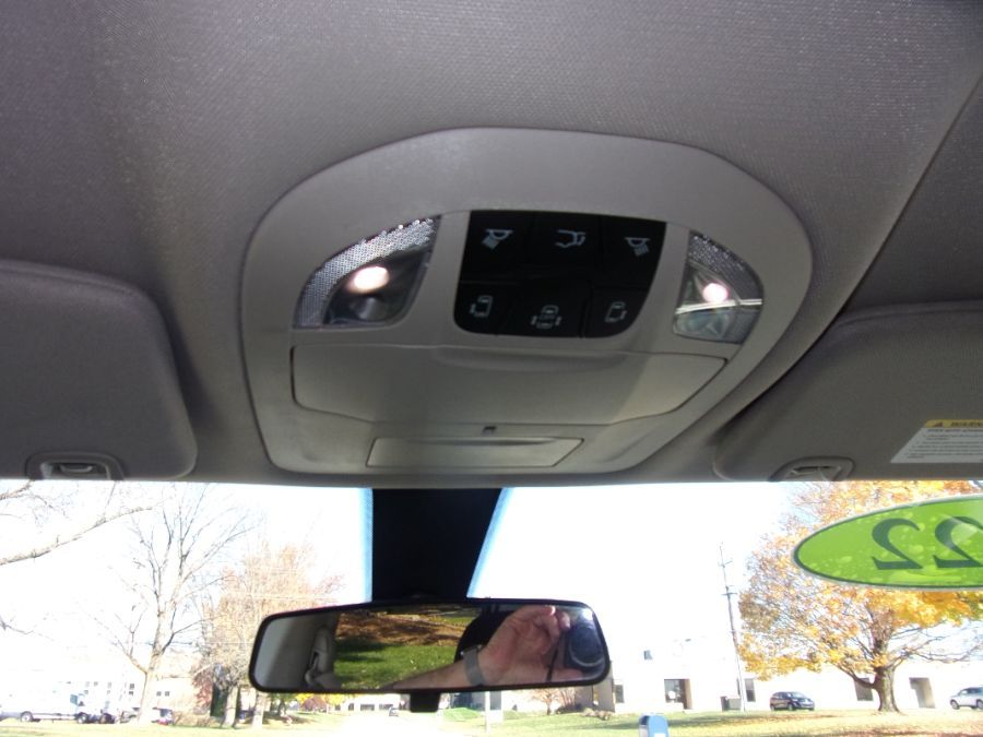 Silver Chrysler Voyager image number 3