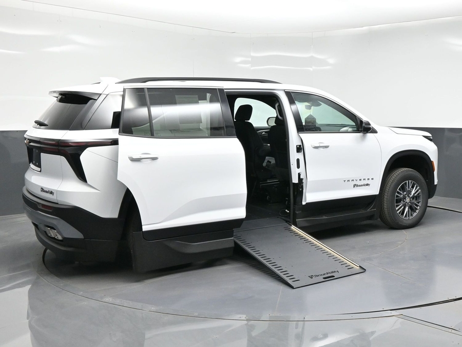 White Chevrolet Traverse image number 6