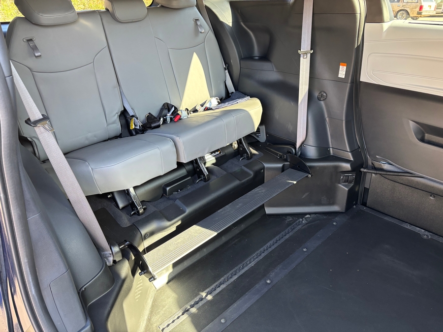 Used 2025 Toyota Sienna Hybrid XLE Base - BraunAbility Side Entry Entry In Floor Automatic Ramp