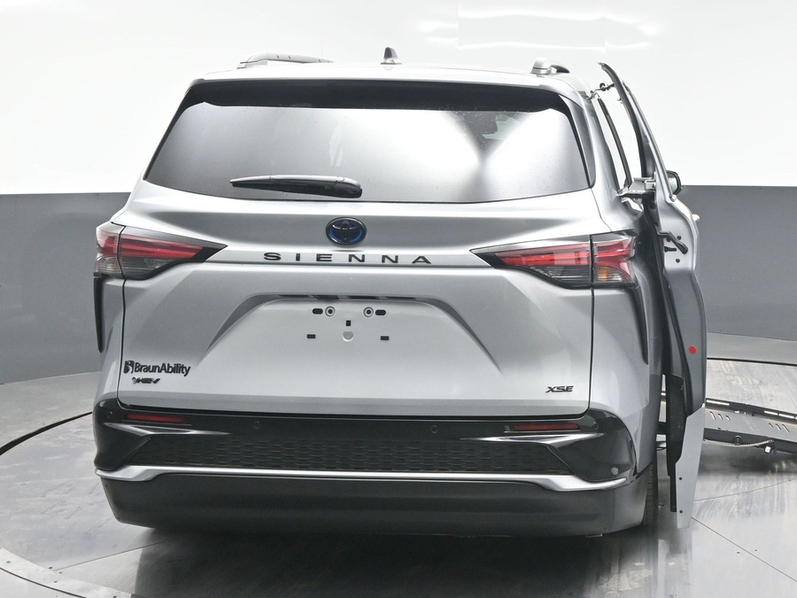 New 2025 Toyota Sienna Hybrid XSE Sport - BraunAbility Side Entry Entry Fold Out Automatic Ramp