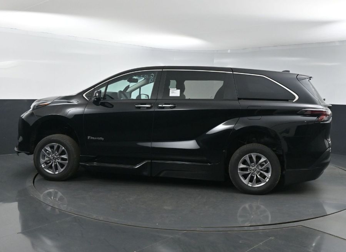 2025 TOYOTA SIENNA - Image 5