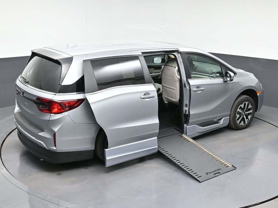 New 2026 Honda Odyssey EX-L - BraunAbility Side Entry In Floor Automatic Ramp