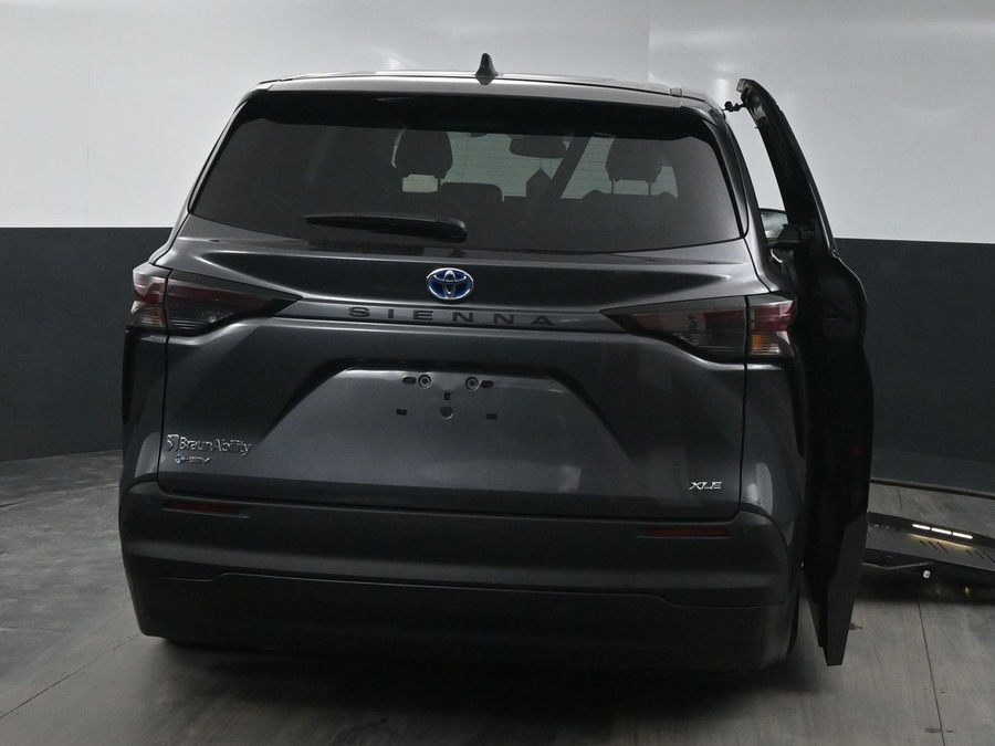 New 2025 Toyota Sienna Hybrid XLE Base - BraunAbility Side Entry Entry Fold Out Automatic Ramp