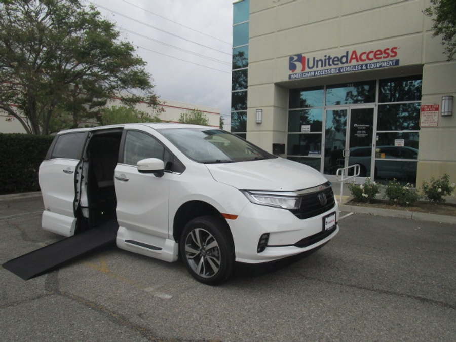 Used 2022 Honda Odyssey Touring - VMI Side Entry Entry In Floor Automatic Ramp