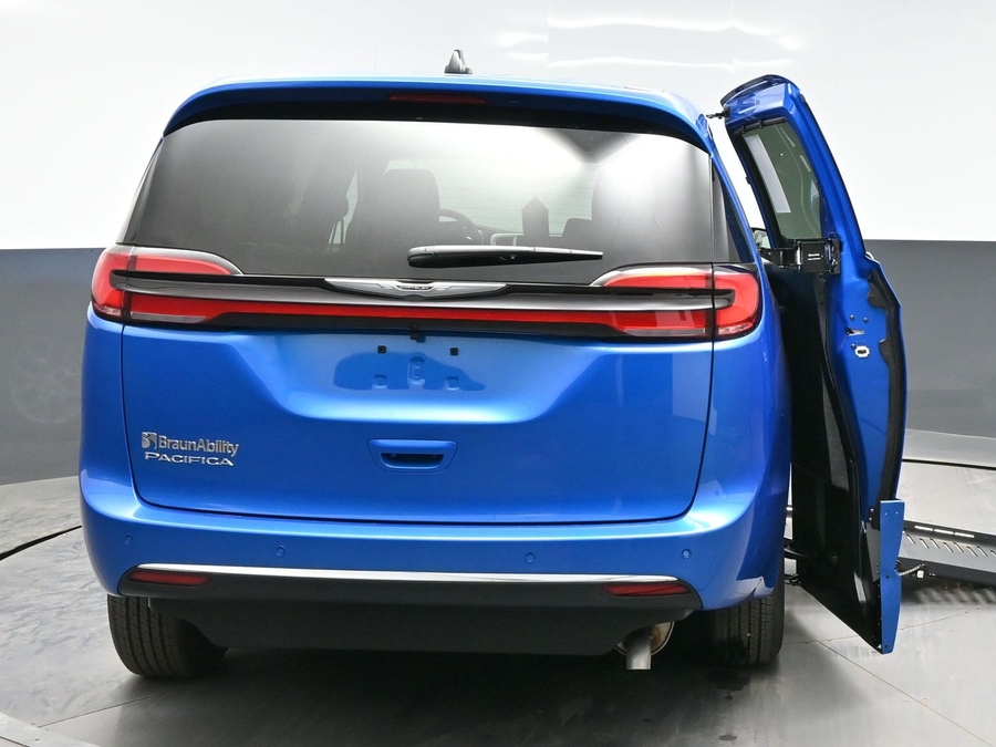 Blue Chrysler Pacifica image number 5