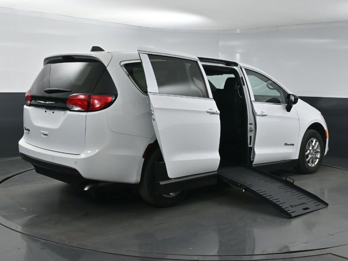 2025 CHRYSLER VOYAGER - Image 7