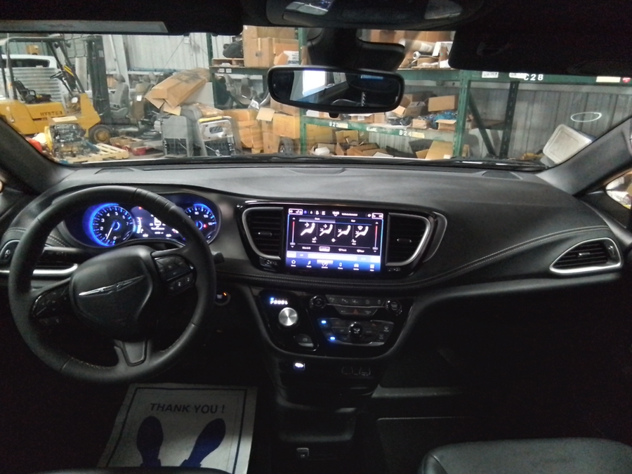 2023 Chrysler Pacifica Touring L - Photo 10