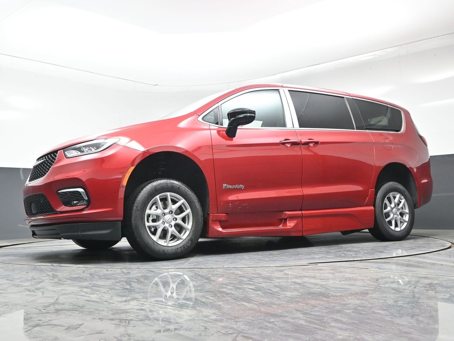 Red Chrysler Pacifica image number 19
