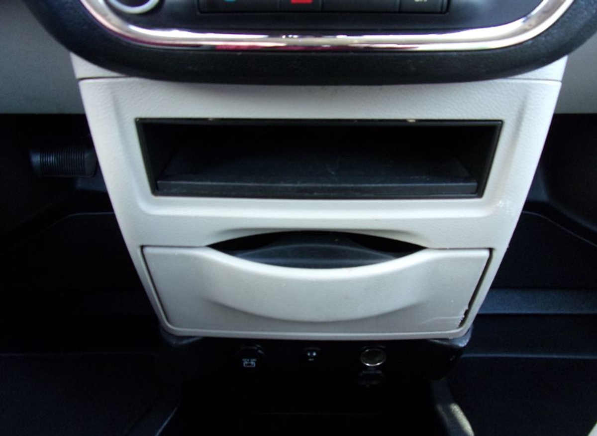 2015 CHRYSLER TOWN AND COUNTRY - Image 11