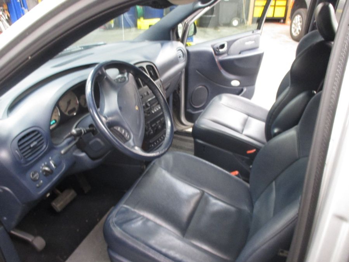 2003 CHRYSLER TOWN AND COUNTRY - Image 14
