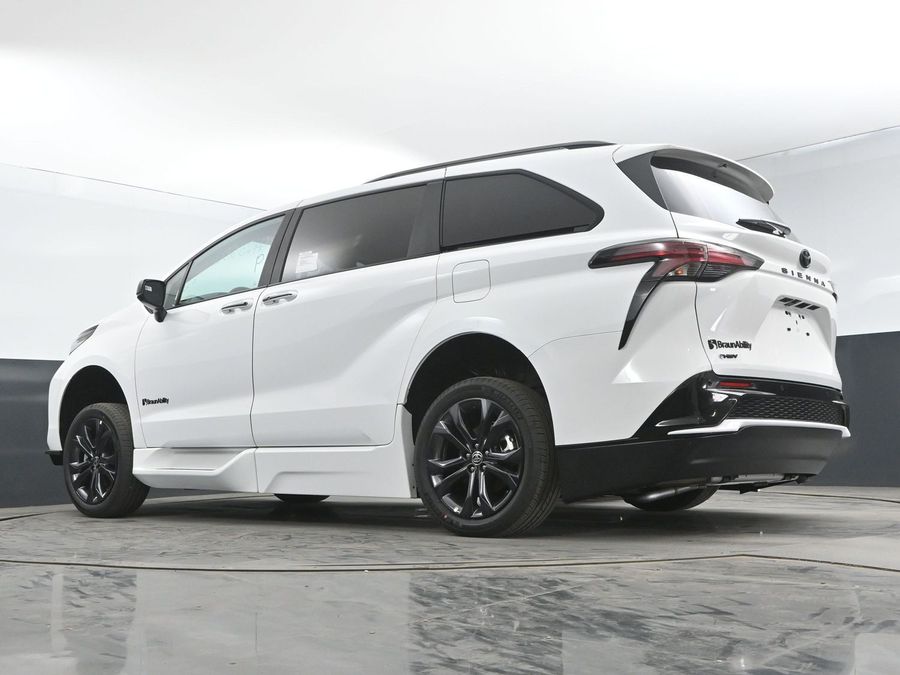 New 2025 Toyota Sienna Hybrid XSE Sport - BraunAbility Side Entry Entry Fold Out Automatic Ramp