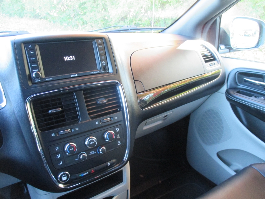 Grey Dodge Grand Caravan image number 16