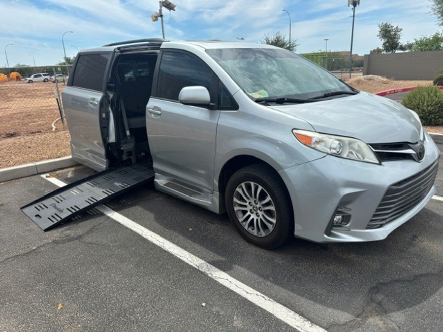 Used 2020 Toyota Sienna XLE - BraunAbility Side Entry Fold Out Automatic Ramp