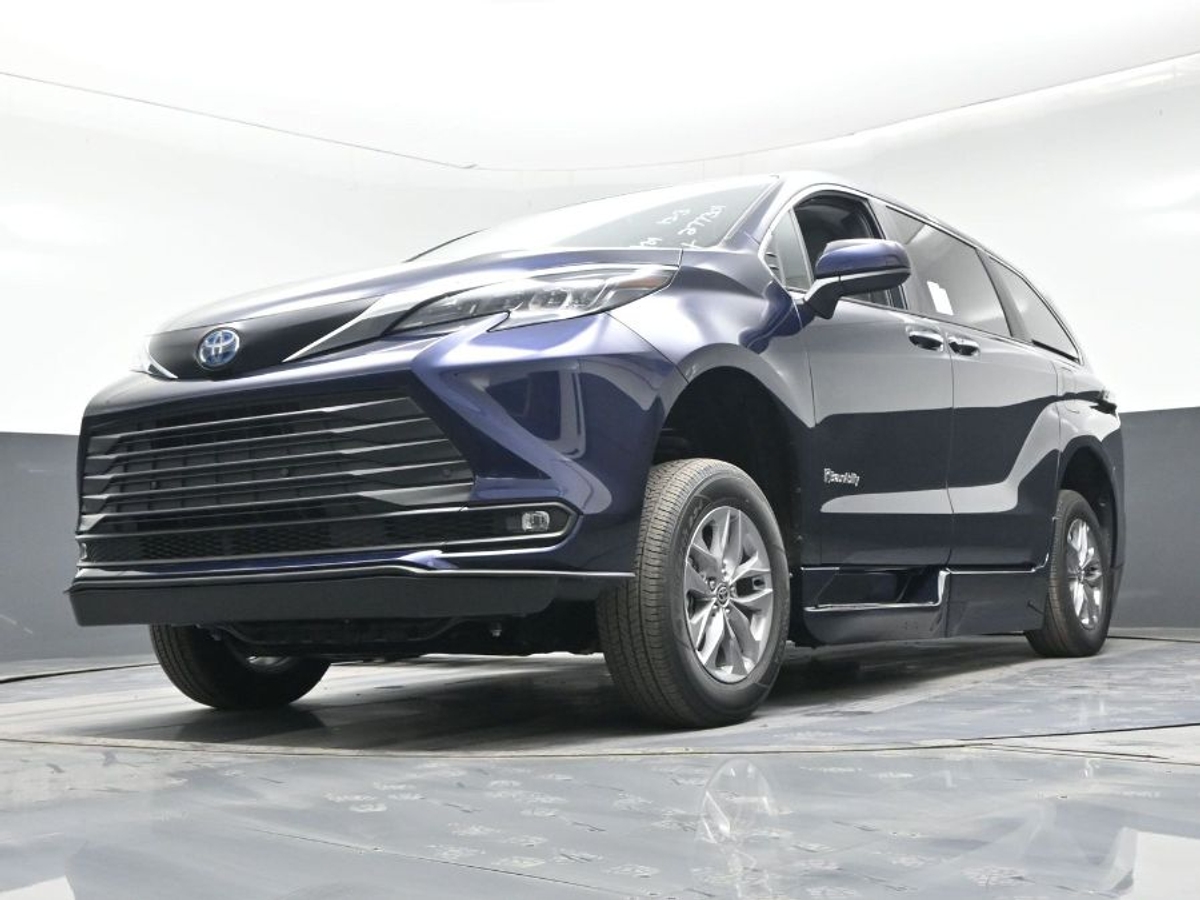 2025 TOYOTA SIENNA - Image 20