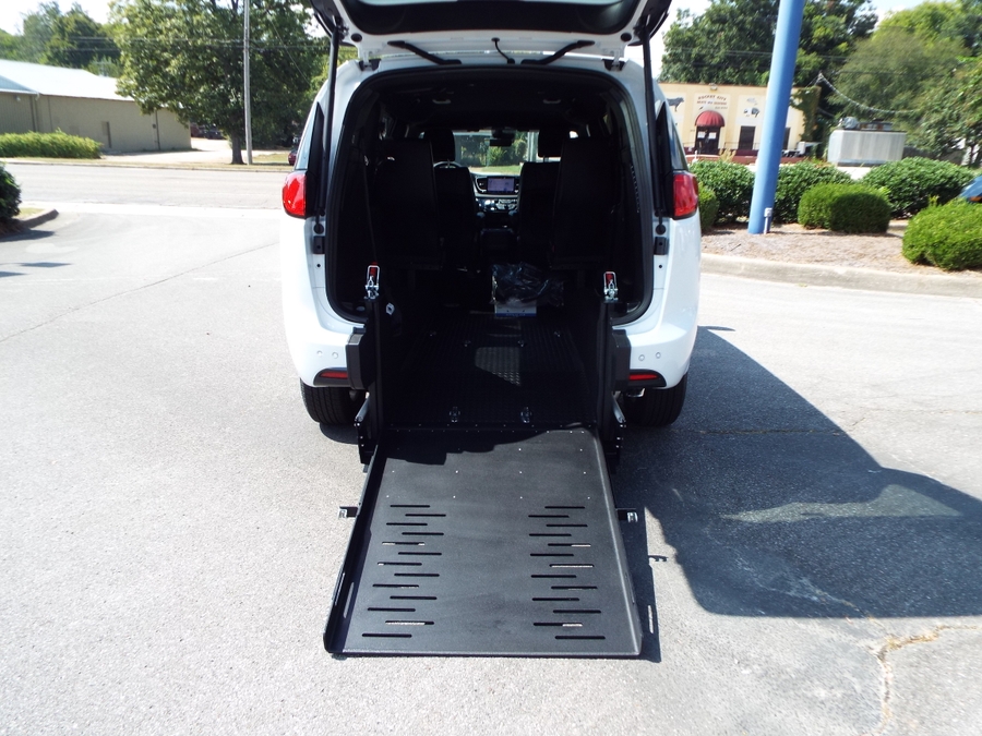 2027 Chrysler Voyager LX - Photo 25
