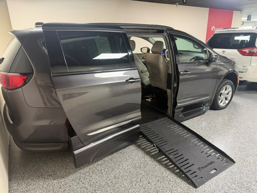 Used 2019 Chrysler Pacifica Touring L - BraunAbility Side Entry Fold Out Automatic Ramp