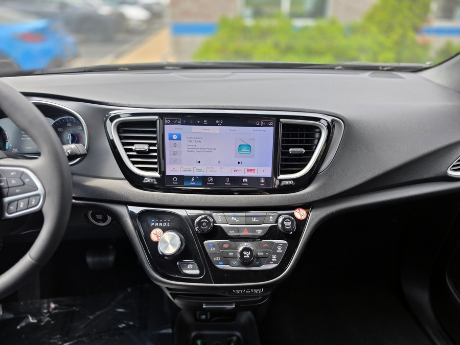 Grey Chrysler Pacifica image number 11