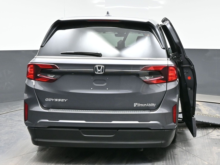 Grey Honda Odyssey image number 5