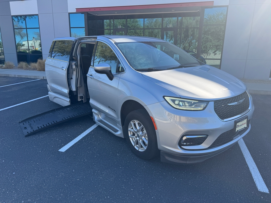 Used 2023 Chrysler Pacifica Touring L - BraunAbility Side Entry Fold Out Automatic Ramp