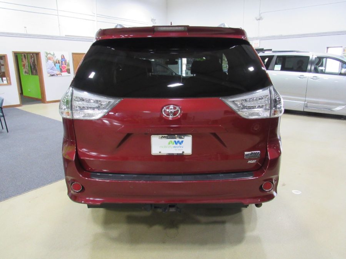 Red Toyota Sienna image number 12