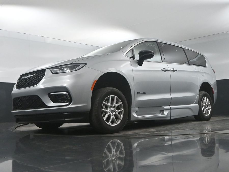 Used 2024 Chrysler Pacifica Touring L - BraunAbility Side Entry Entry Fold Out Automatic Ramp