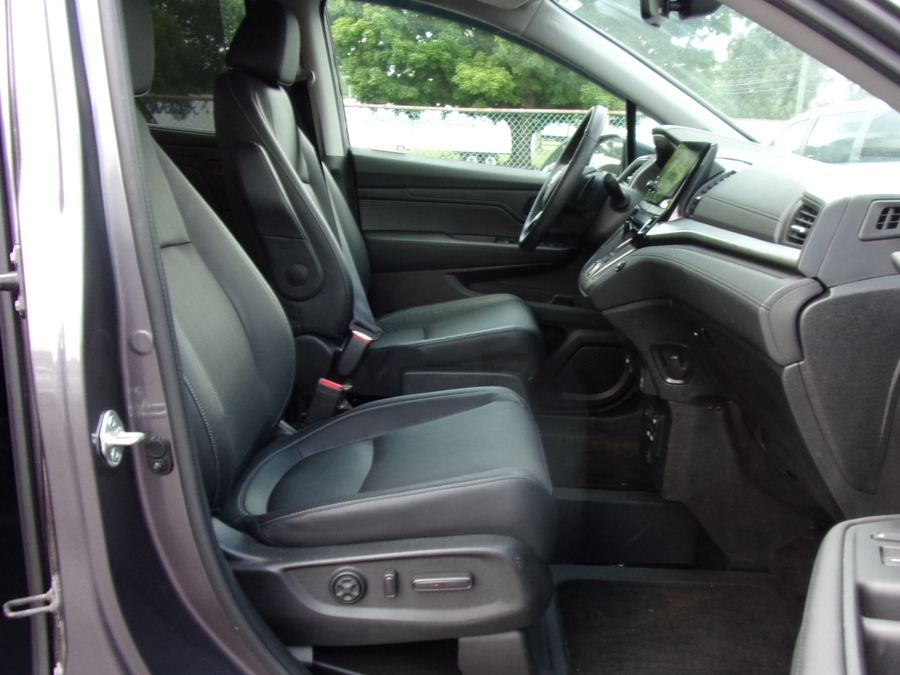 Grey Honda Odyssey image number 14