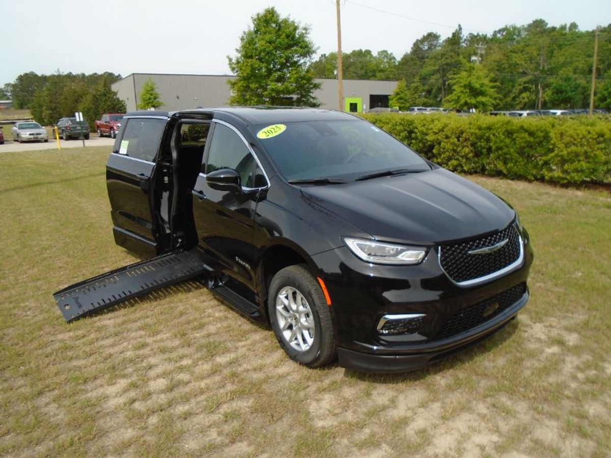 Número de imagen Chrysler Pacifica negro 8