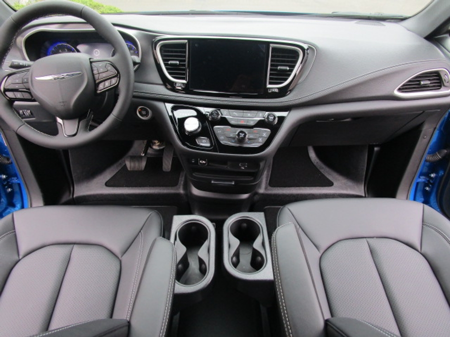 New 2026 Chrysler Pacifica Select Sport - BraunAbility Side Entry Fold Out Automatic Ramp