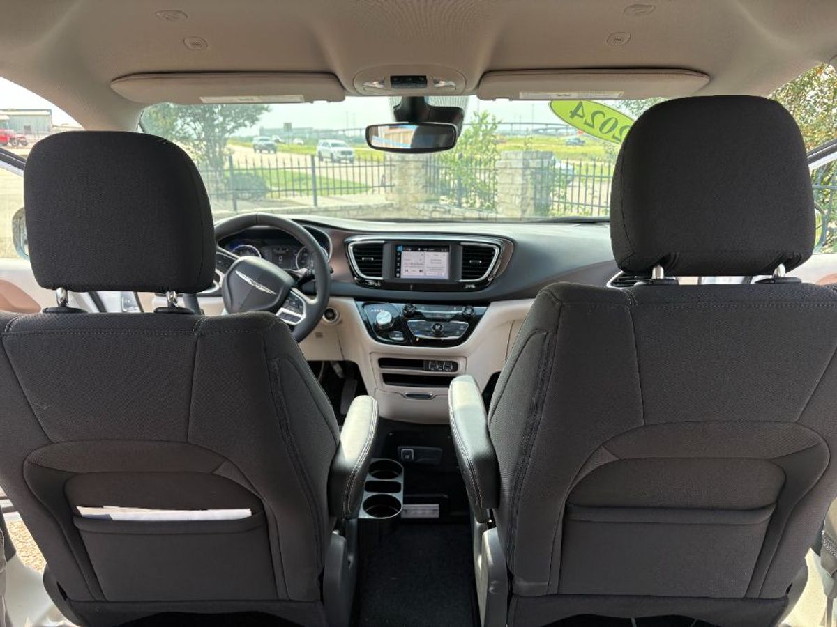 2024 CHRYSLER VOYAGER - Image 11