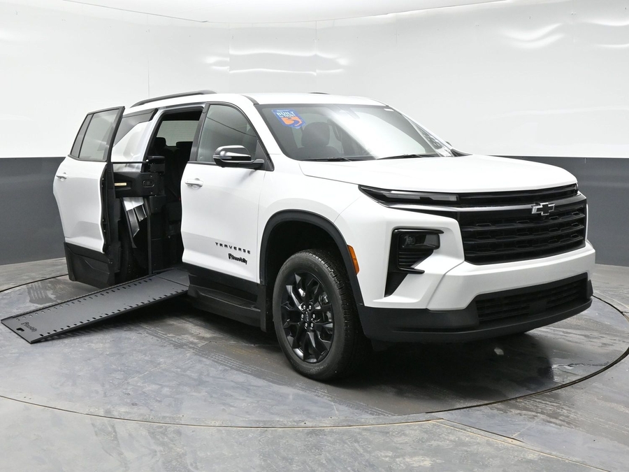 New 2025 Chevrolet Traverse 1LT Midnight - BraunAbility Side Entry Entry In Floor Automatic Ramp