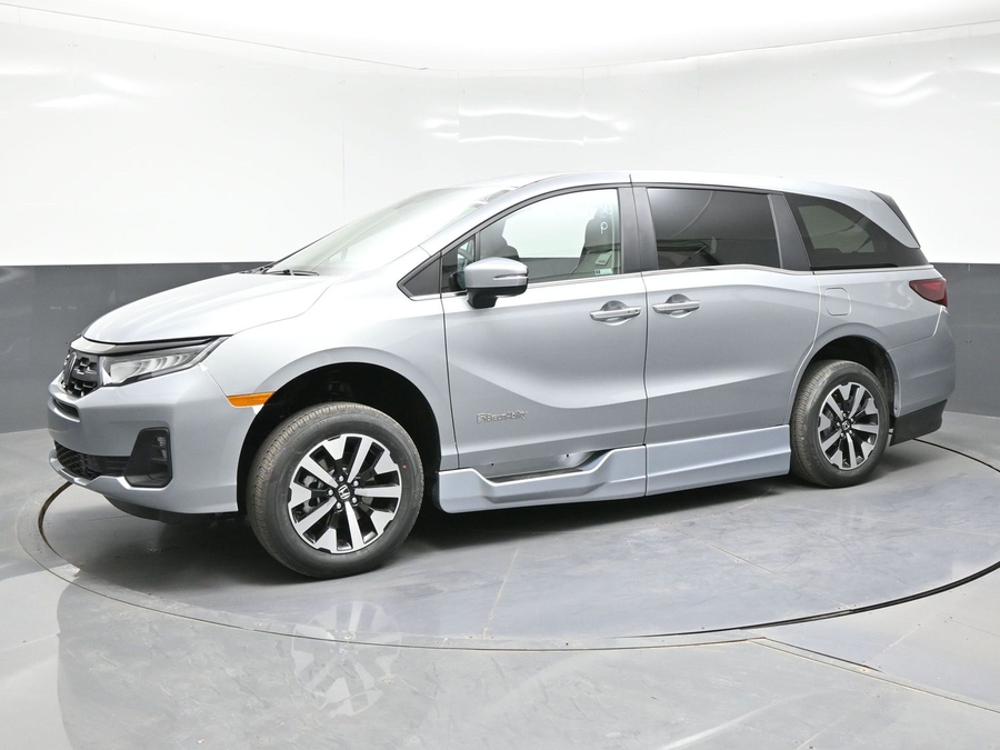 Silver Honda Odyssey image number 2