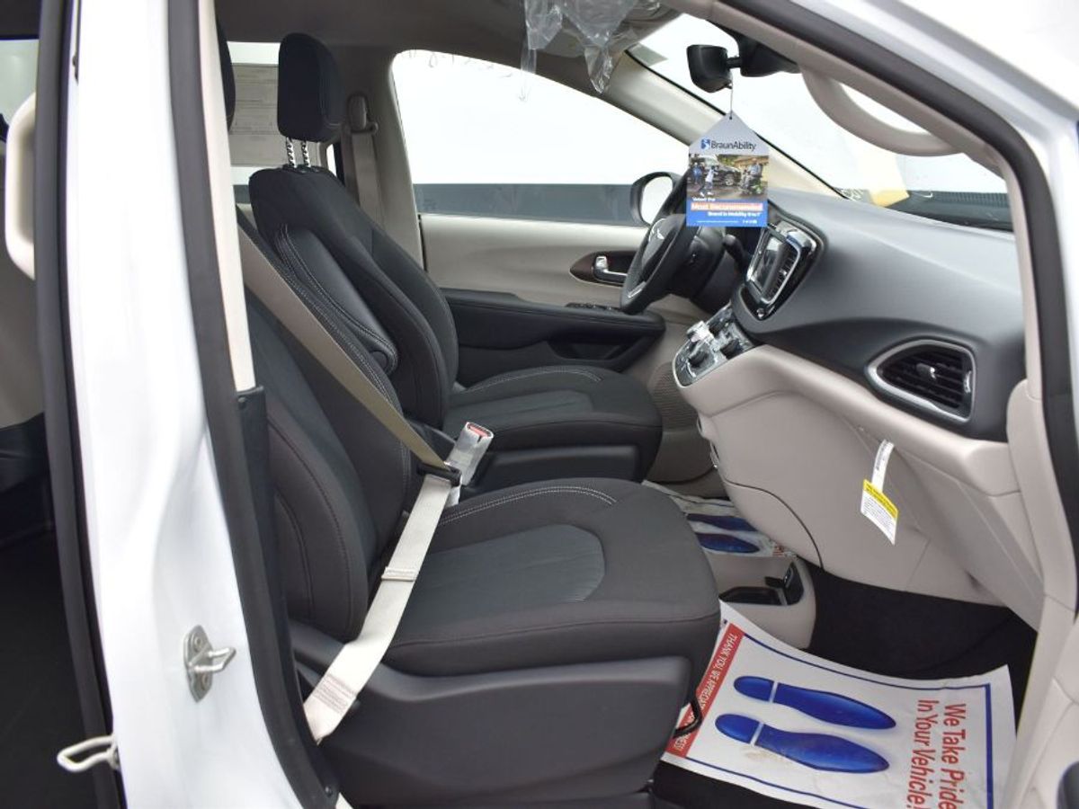 2023 CHRYSLER VOYAGER - Image 14