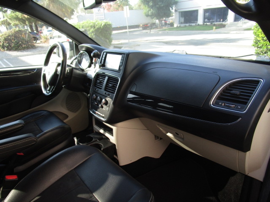 Used 2019 Dodge Grand Caravan SXT - VMI Side Entry Entry Fold Out Automatic Ramp