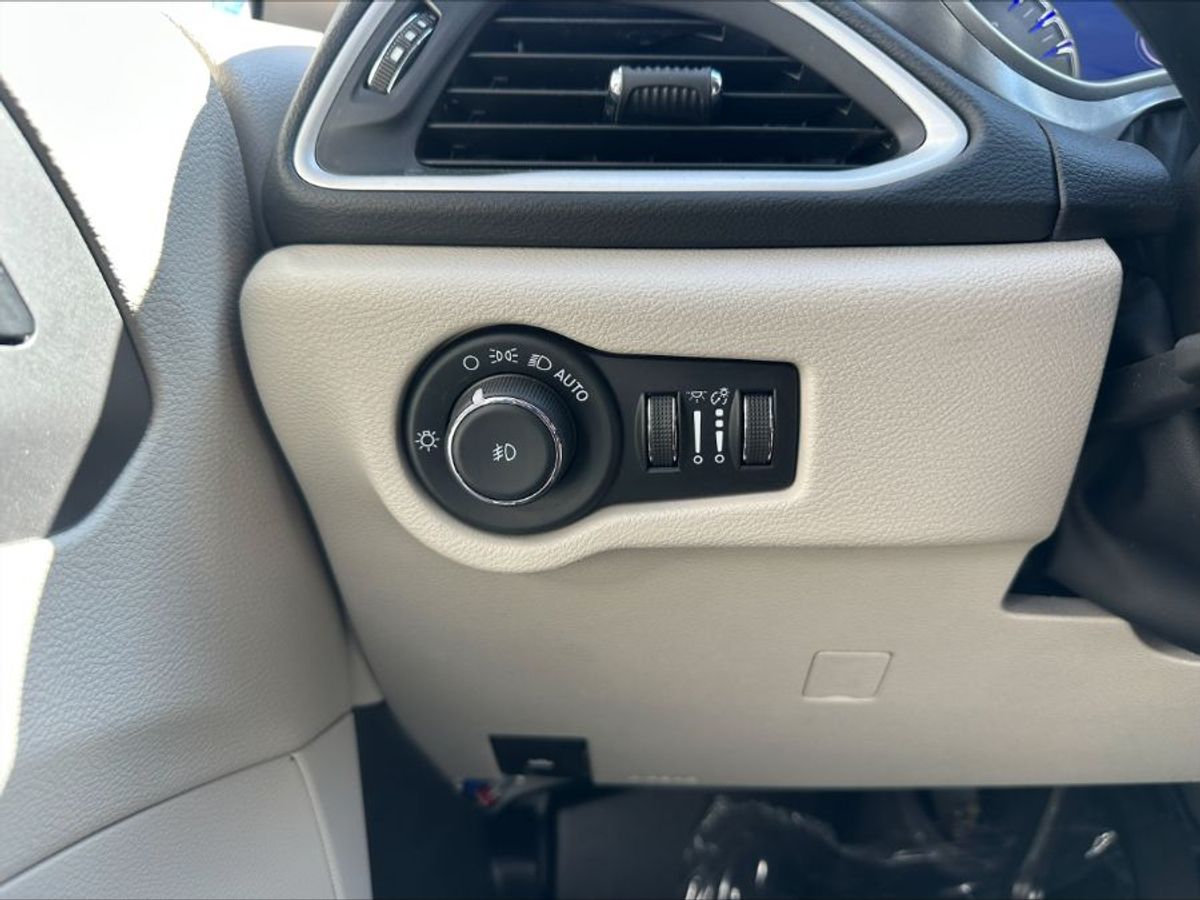 2023 CHRYSLER PACIFICA - Image 12