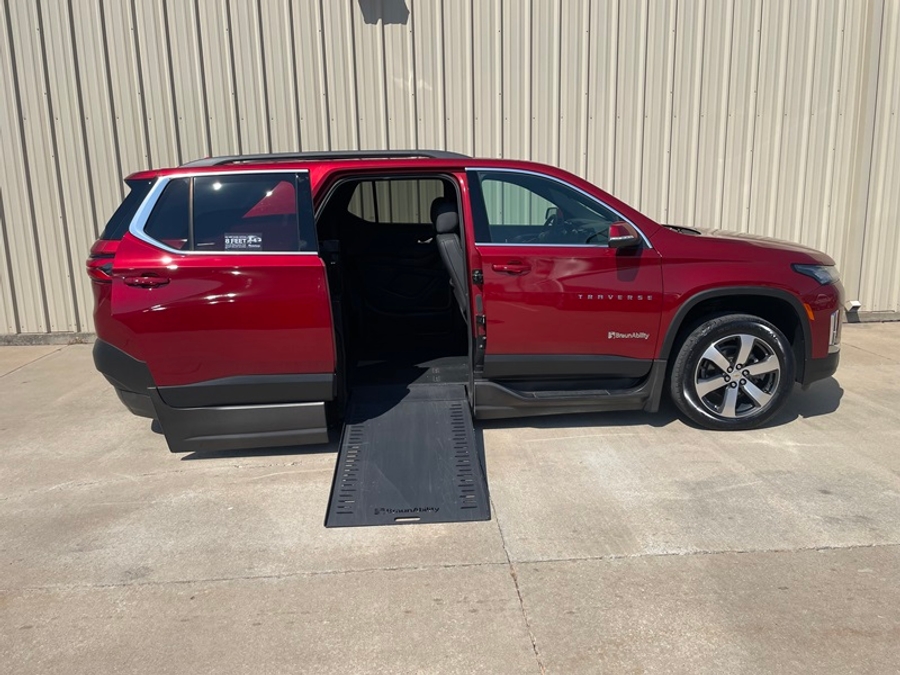 Used 2023 Chevrolet Traverse 3LT - BraunAbility Side Entry In Floor Automatic Ramp