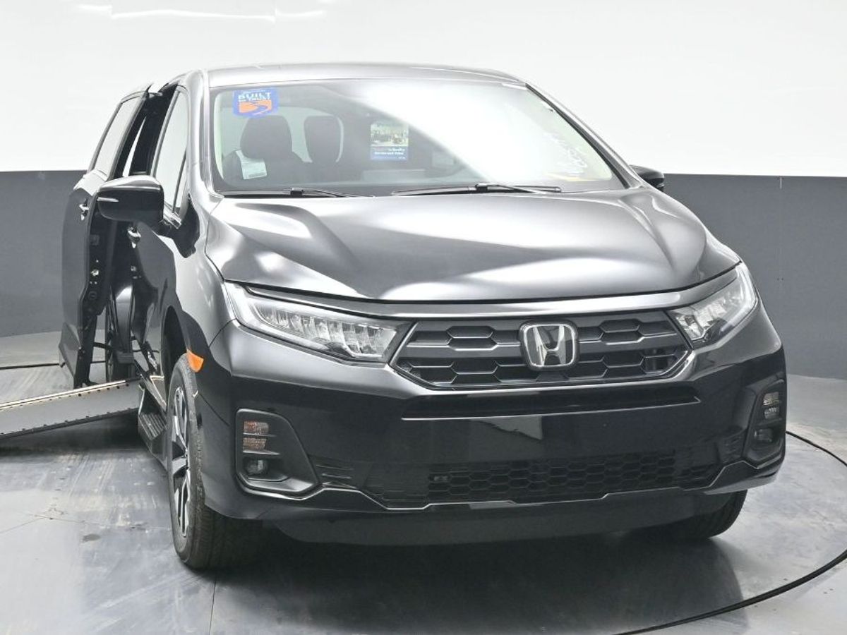Black Honda Odyssey image number 5
