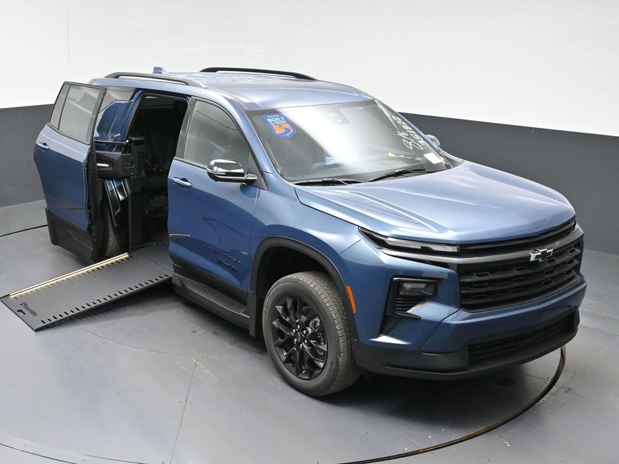 New 2026 Chevrolet Traverse 1LT Midnight - BraunAbility Side Entry In Floor Automatic Ramp