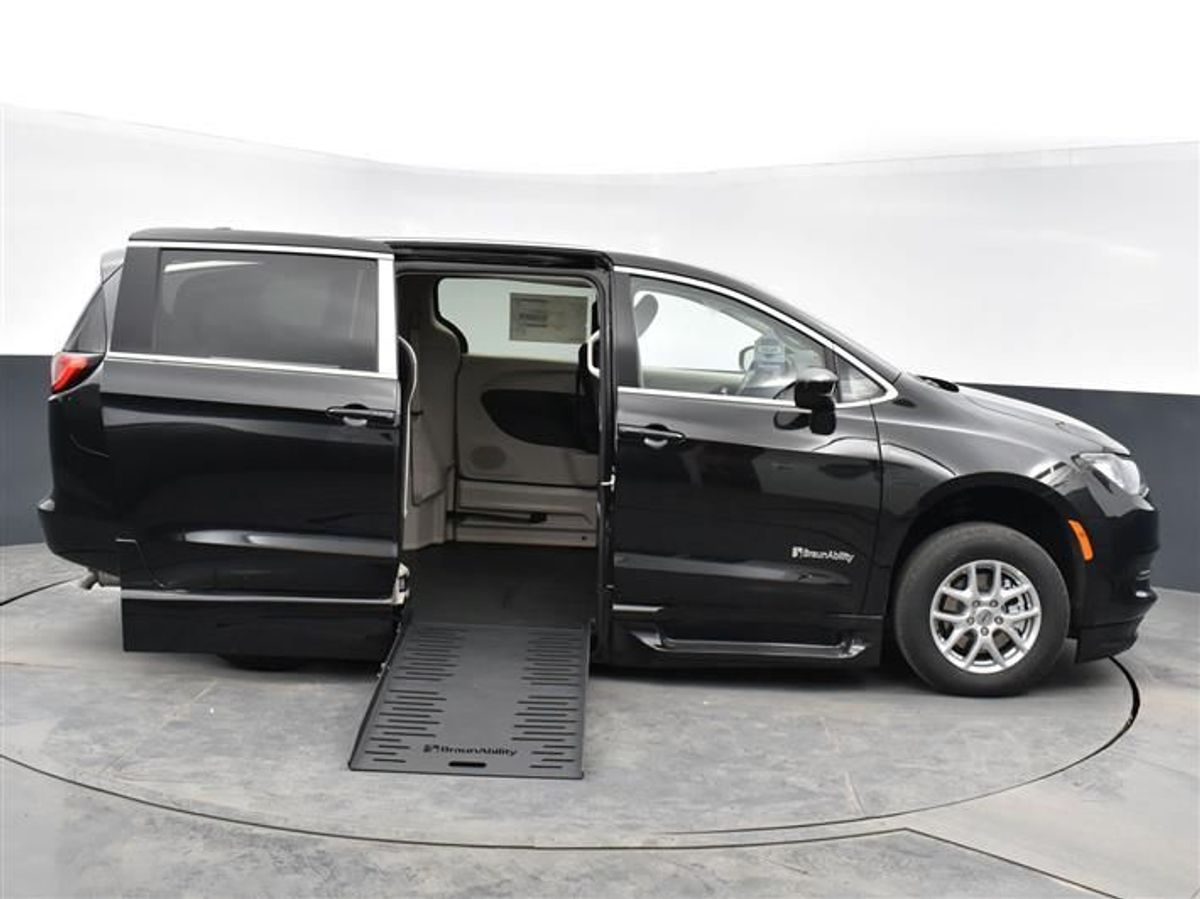 2023 CHRYSLER VOYAGER - Image 13