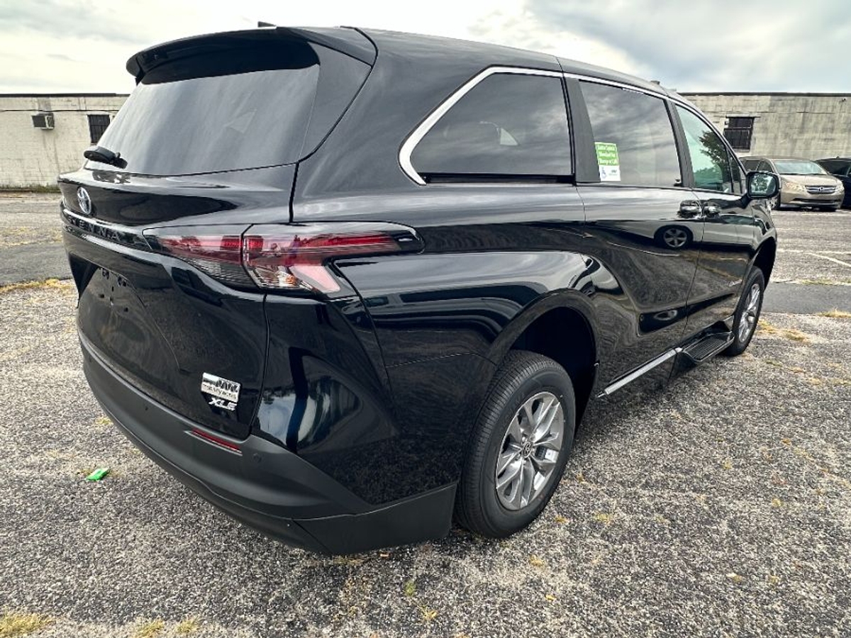 2025 TOYOTA SIENNA - Image 5