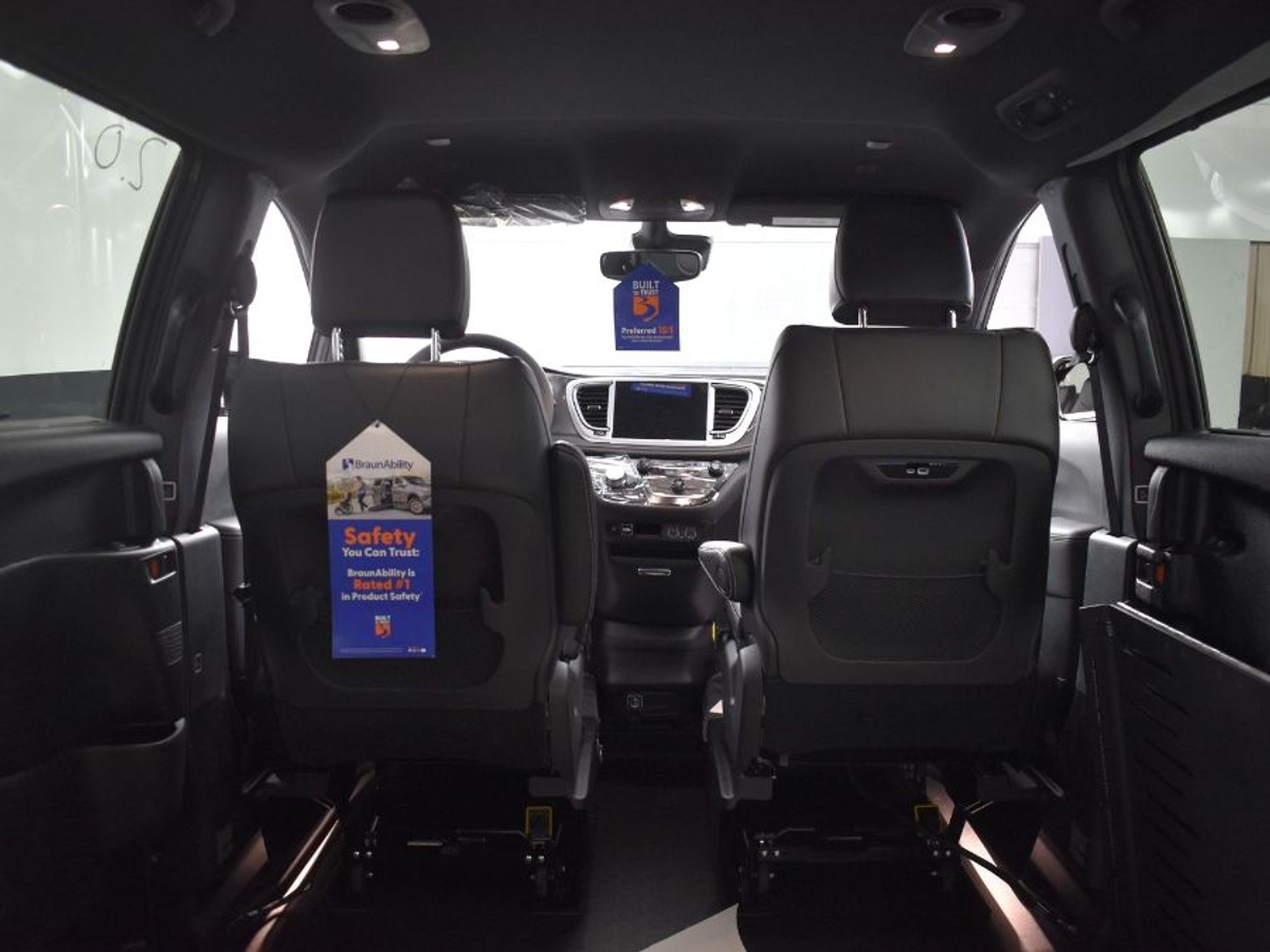 2025 CHRYSLER PACIFICA - Image 15