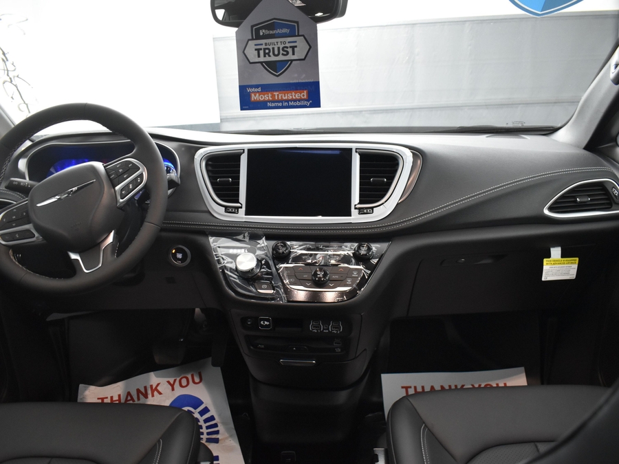 White Chrysler Pacifica image number 11