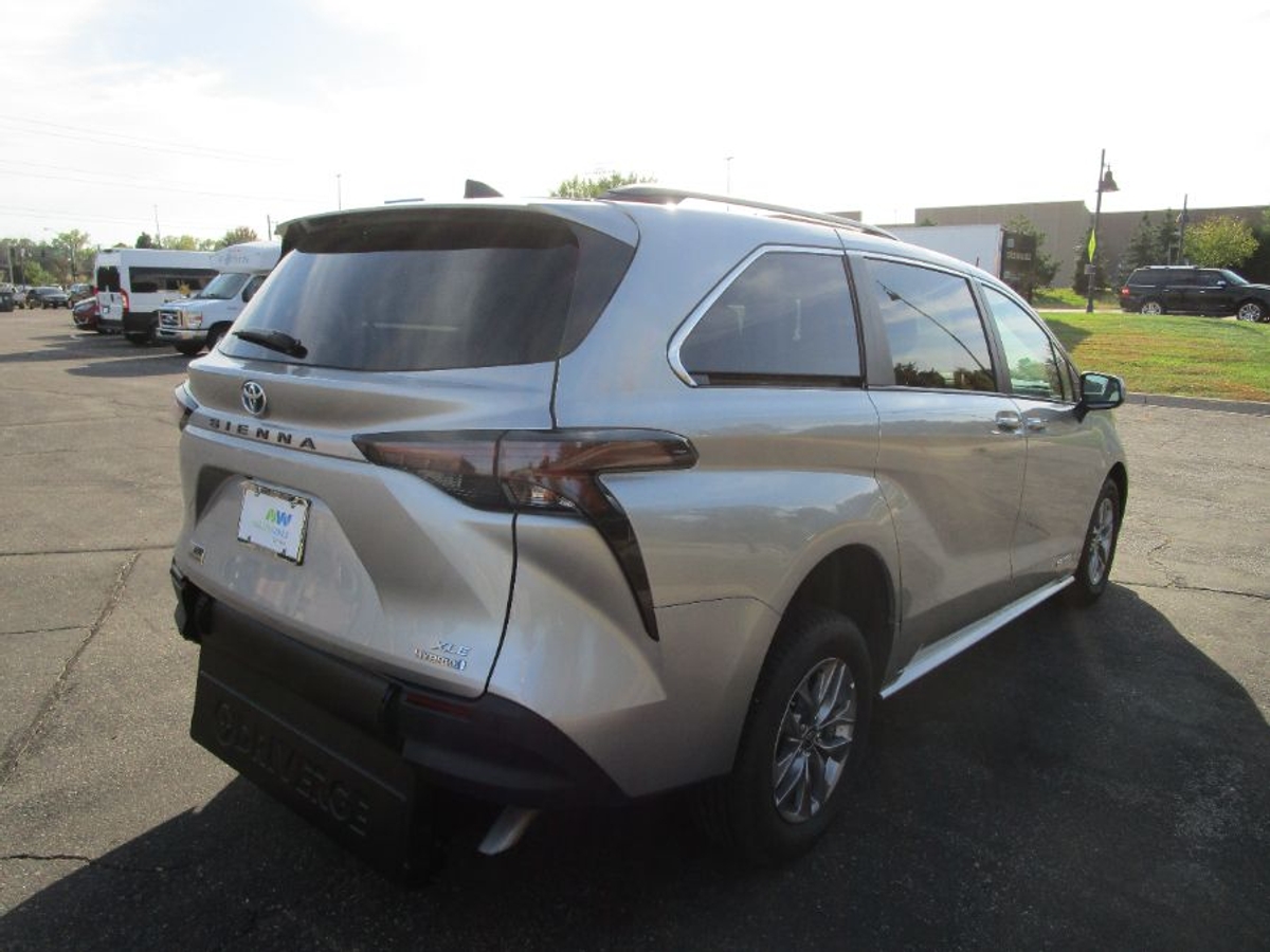 2024 TOYOTA SIENNA - Image 7
