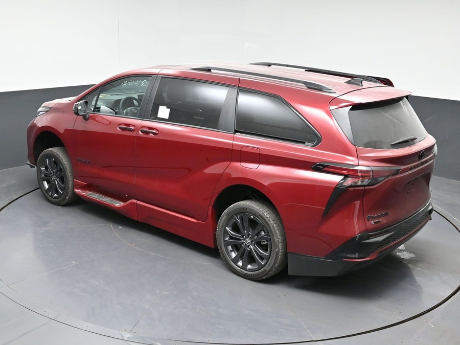 New 2026 Toyota Sienna Hybrid XSE Sport - BraunAbility Side Entry Fold Out Automatic Ramp