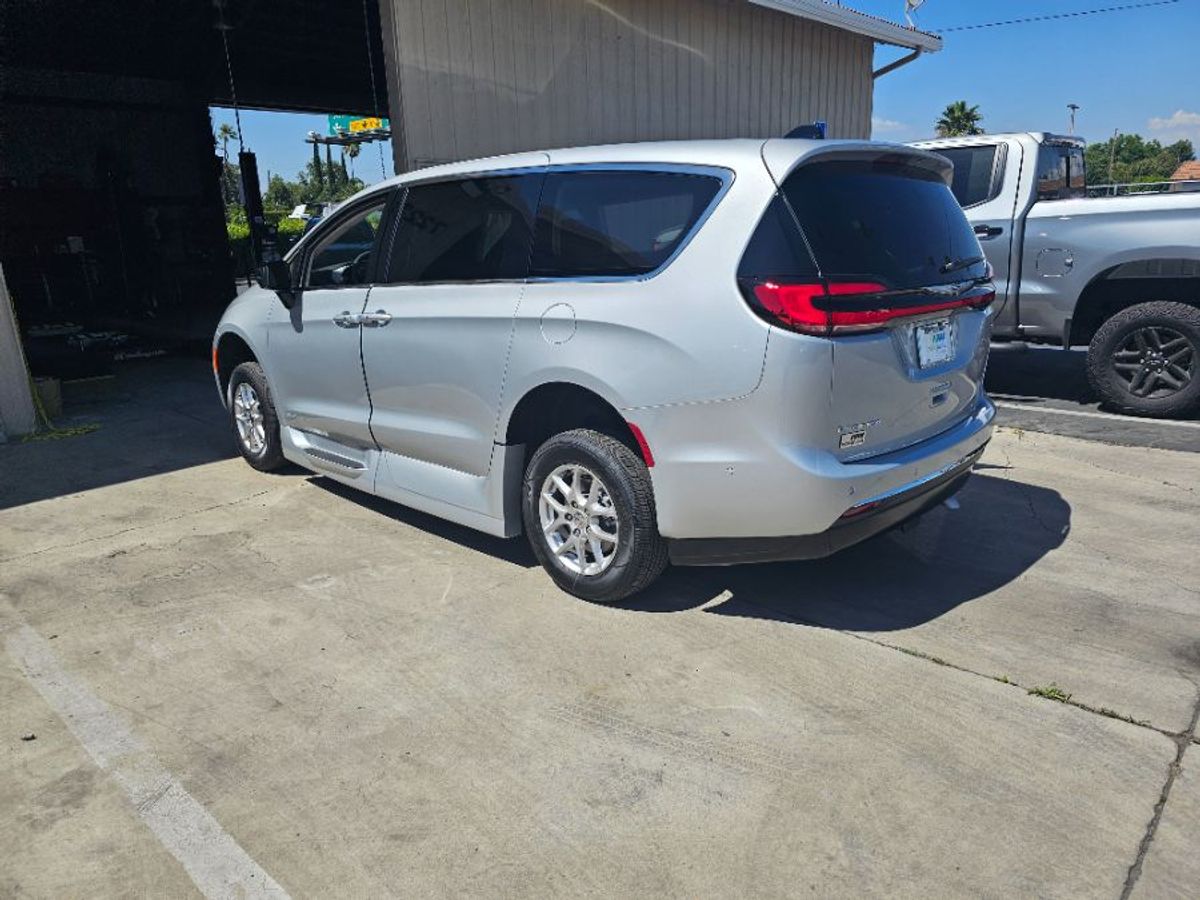 2024 CHRYSLER PACIFICA - Image 3