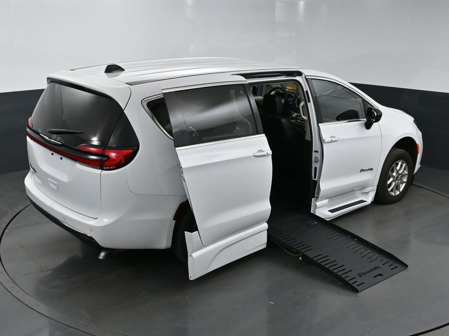 Used 2024 Chrysler Pacifica Touring L - BraunAbility Side Entry Entry Fold Out Automatic Ramp