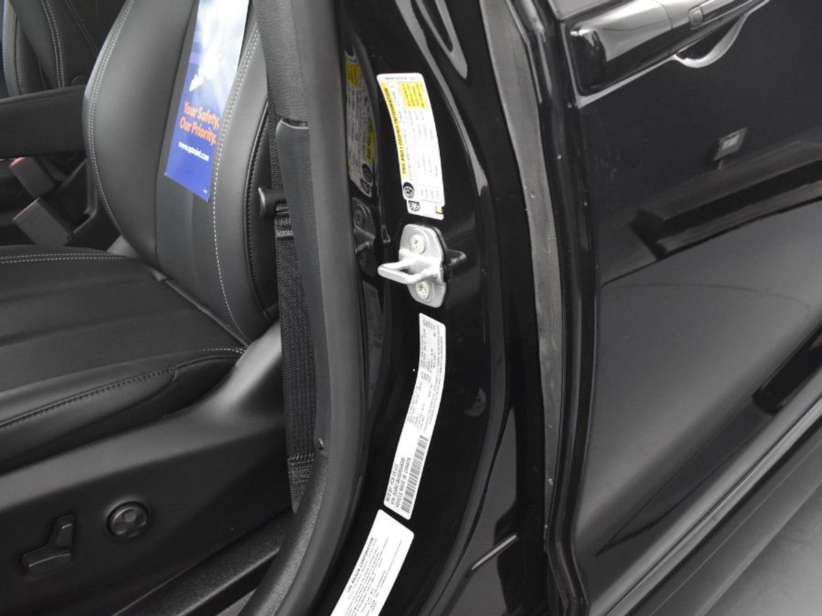 2025 CHRYSLER PACIFICA - Image 17