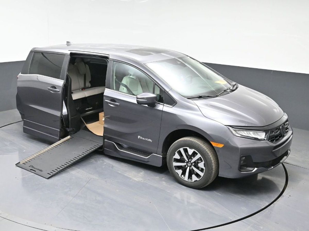 Grey Honda Odyssey image number 22