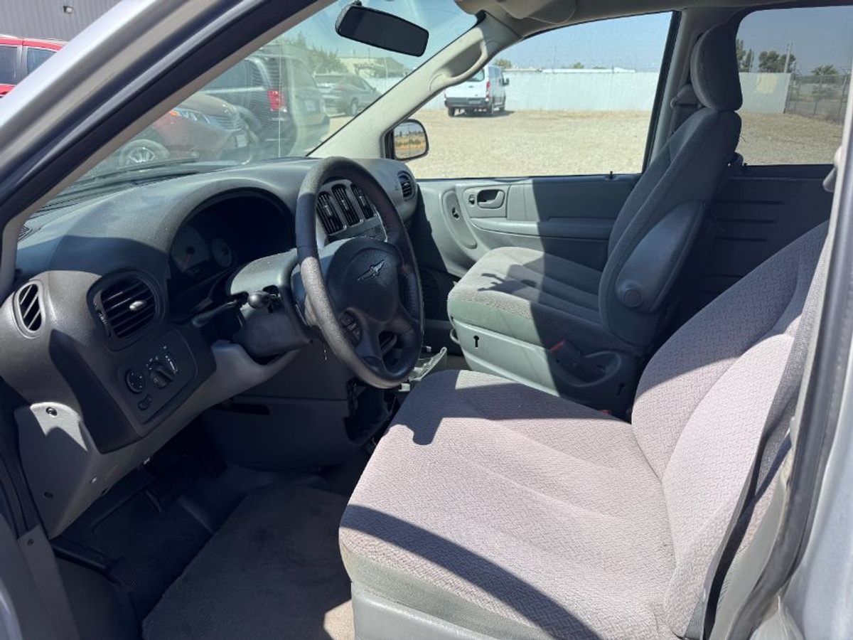 2007 CHRYSLER TOWN AND COUNTRY - Image 6