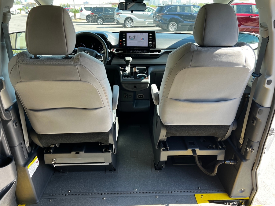 Used 2021 Toyota Sienna Hybrid LE - Vantage Mobility Commercial Side Entry Entry In Floor Manual Ramp